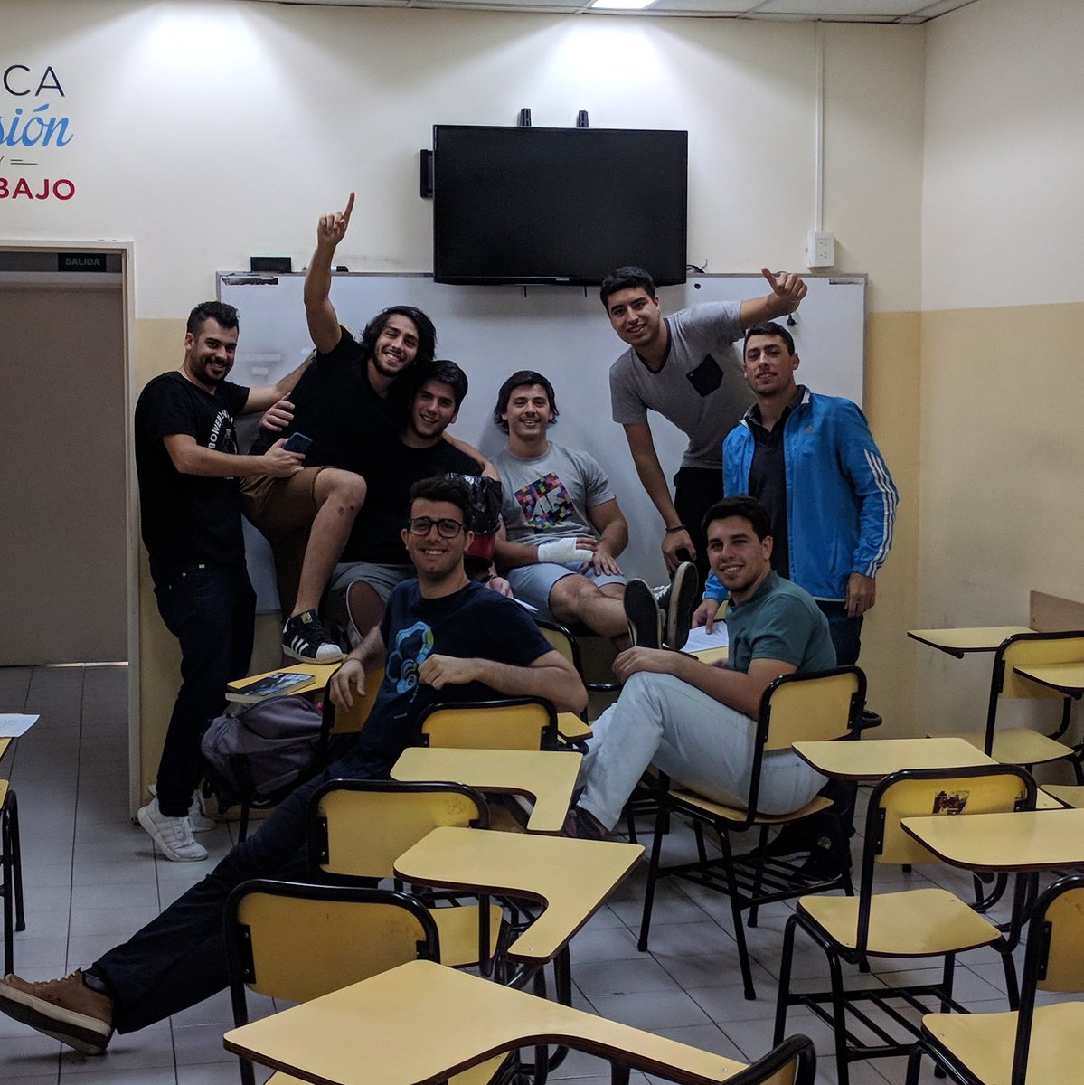 PacoalaNaranja's tweet photo. Se prepara la banda. Paco a la Naranja sale EN VIVO por @tydradio con @paquitolb y @P_rodriguez97 en la conducción https://t.co/zZbEN9lTdh