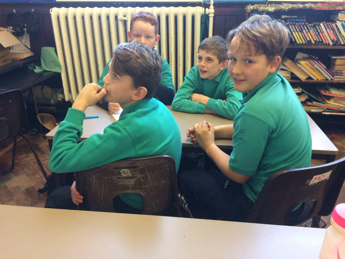 Ein tîm yn canolbwyntio’n galed yng nghwis #dimclem @menterbd yn ysgol Rhys Prichard