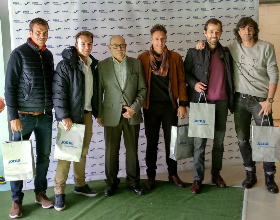 Gracias a estos #cracks del deporte por habernos acompañado en la presentación de la nueva colección para 2018. En la foto Alfonso, Iván, Amavisca, Pavón y Pato Clavet junto con Fructuoso López, fundador y presidente de #Joma