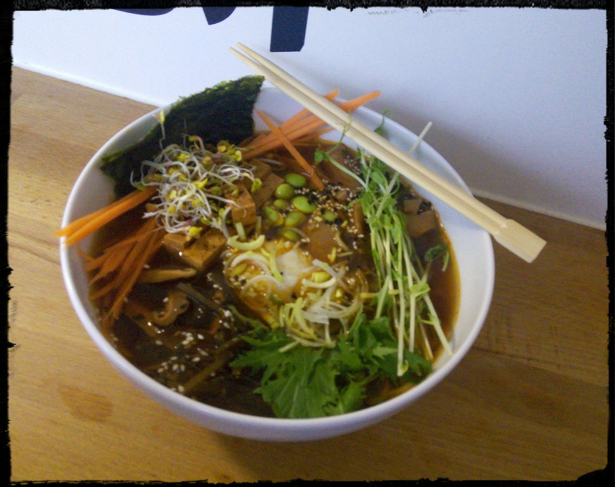 anna_rake's tweet photo. What is the best dinner of this rainy, cold, foggy and grey day? Only ramen! This time it's shoyu ramen. *__*
#AlmostCeres #BeLikeMiller #ILoveThisRamen https://t.co/TriiX2MF7T