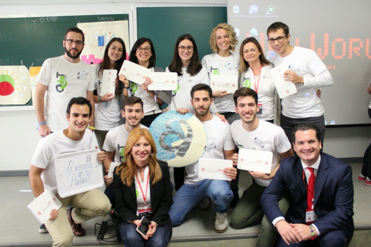 SanGomezLopez's tweet photo. 👏 Felicidades al grupo ganador, más que merecido el premio. Y enhorabuena a la @UPV y @upvsie por la iniciativa #QdaT. Entre todos y todas conseguiremos que el talento se quede en València. https://t.co/A17mfvpOwL