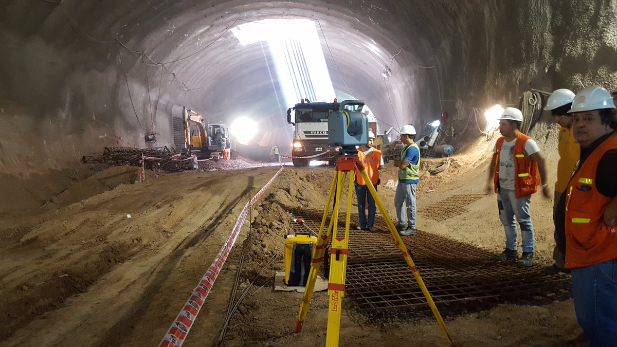 runcosa's tweet photo. Trabajando con nuestros amigos de Subterráneos de Bs As - Línea H 
#Demo #sx10 #Trimble #Geoespacial #Runco #Ingenieria @TrimbleNews https://t.co/HGdzBOIfyP