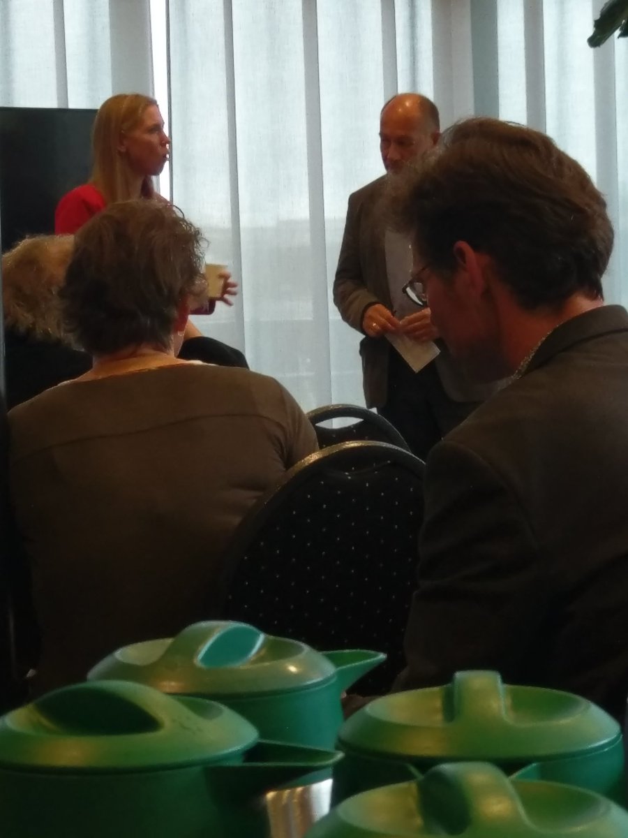 Cyclingstudies's tweet photo. @lotvanhooijdonk op de bijeenkomst van de @fietscommunity en @Cyclingstudies over de waanzinnige maatschappelijke voordelen van het #fietsen en wat er nog onderzocht moet worden. https://t.co/YZooMU1K8q