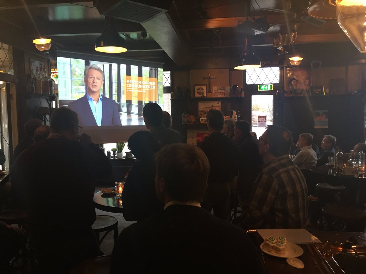 Een volle zaal bij de informele sales pitches met de zorg als thema. <a href="/estosGmbH/">estos GmbH</a> trapt af en later zijn <a href="/ALUEnterprise/">Alcatel-Lucent Enterprise</a> , <a href="/sales_nct_groep/">NCT Groep</a>, <a href="/unifyco_nl/">Unify Nederland</a>, <a href="/ascom_nl/">Ascom Nederland</a>, Druid en <a href="/Mitel_NL/">Mitel Nederland</a> aan de beurt!