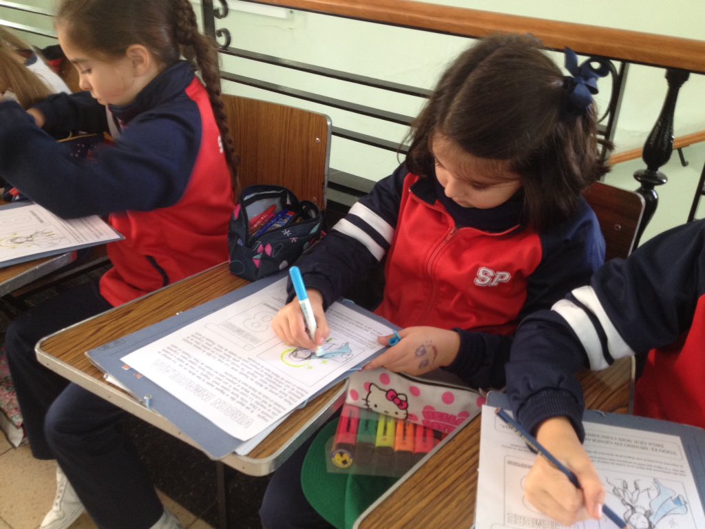 SCorazonMalaga's tweet photo. Los Amigos de Jesús de 3º EP nos preparamos para celebrar que María es la LLENA DE GRACIA, ensayamos y le damos color a este día #Inmaculada17 #SilencioSuenaDentro (I) https://t.co/y1YKnKggBX