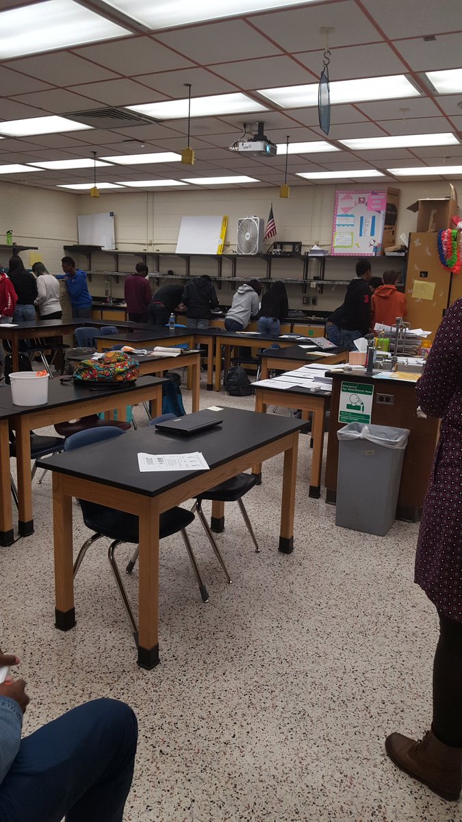 MrsLau170's tweet image. "If everyone is moving forward together, then success takes care of itself." -Henry Ford #collaboration #microscopelab #oneccps #betheU @lcbirdprincipal @MrsLayne101 @BioHawks2017