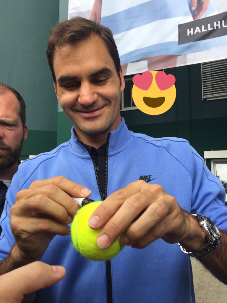 micikeyn's tweet photo. I was scrolling down my camera roll and saw this pic from Halle...I know Roger needs some time to relax but the off season makes me kinda sad. #missingRoger ❤️ https://t.co/zNNo49PnWX
