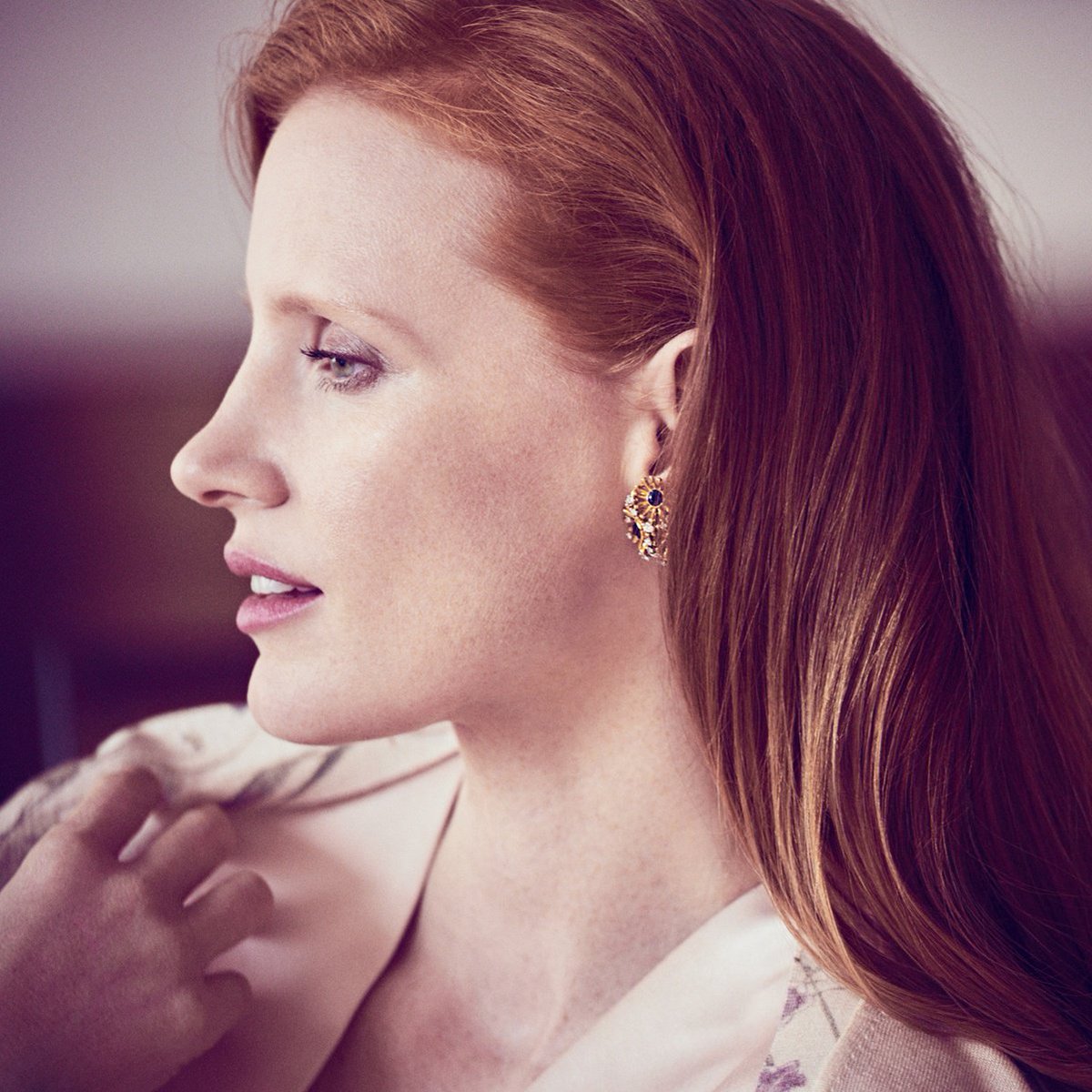 Jessica Chastain looked effortless in the December issue of <a href="/TandCmag/">TOWN&COUNTRY</a>
 in 1960s gold, sapphire and diamond flower earrings by Van Cleef &amp; Arpels. #vca #FredLeighton