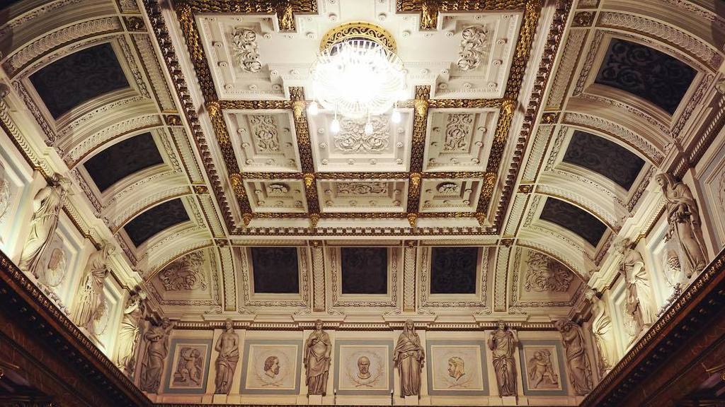 mosstraveltv's tweet photo. The ornate roof of the main hall of The Royal College of Physicians in #Edinburgh. #conference #Businet #Unite2017 #event #eventprofs #education #entsleeds #student #learning #travel #tourism #tourist #leisure #life #rcp #rcpedinburgh #architecture #history #decor https://t.co/Qus2e2pJzd