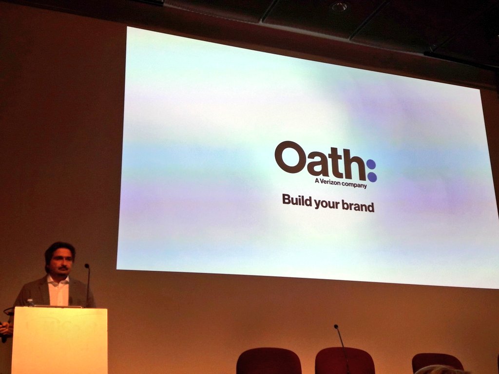 Marialaura_991's tweet photo. Con @comassar, Head of Sales in @oath, allo #iabforum a discutere dell'incontro tra native content e potere dei dati @IABItalia https://t.co/JaIT46Phy2