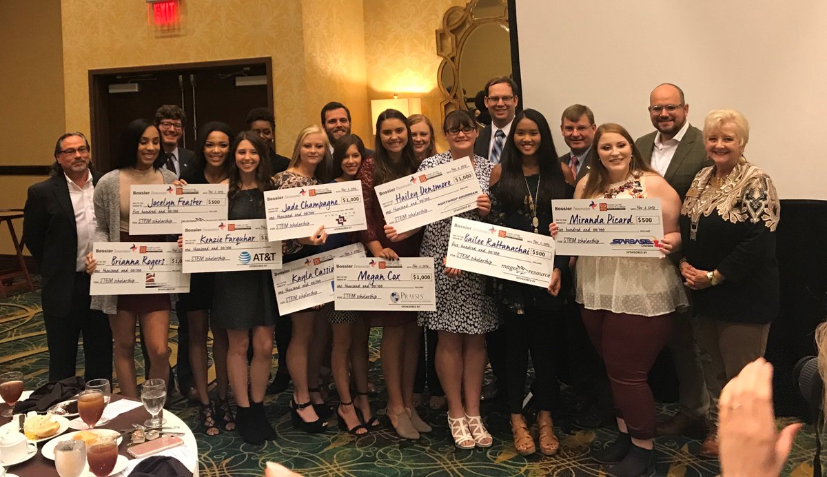 DoDSTARBASE's tweet photo. Foundation Awards Scholarships to Bossier Students #STEM #DoDSTARBASE https://t.co/FnuIPblpzA https://t.co/3M40fwbJpJ