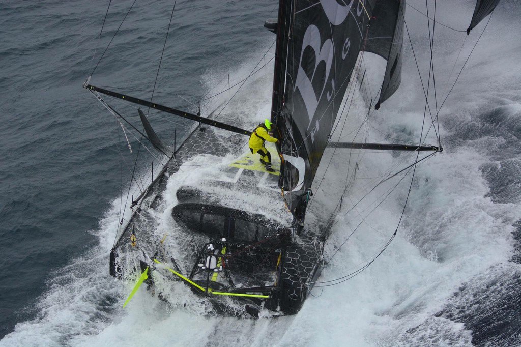tradex_'s tweet photo. Kwintesencja żeglarstwa… IMOCA 60 w akcji i @AlexThomson99 Something beauty 😉👍👌 #sailing #VendeeGlobe https://t.co/zugRQfE8pE