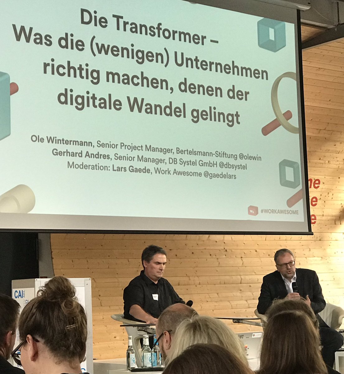 SvenSemet's tweet photo. @olewin @BertelsmannSt und #AndresGerhard @DBsystel diskutieren wie einige #selbstgesteuerteTeams bei @DB_Info funktionieren ... sehr schönes Beispiel, welches wir auch beim @DGFP // lab schon weitergedacht haben - hier die Präsentation von #DBVertrieb https://t.co/BhMUqO6eXo https://t.co/77bkziC8hf