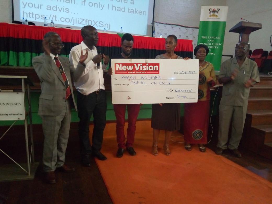 SharonMuzaki256's tweet photo. @BadruKatumba just received a big award at the Annual Media Convention. Our recent panelist at the Media Challenge Expo @IMChallengeug @MpindiAbaas . We are proud of you @MakerereU @MakerereU @KisemboAntonio @DailyMonitor . Thank you @newvisionwire for appreciating talent #AMC17 https://t.co/4Um7JD8jJw