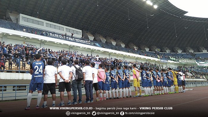 💙 👏 RT <a href="/officialvpc/">𝖛𝖎𝖐𝖎𝖓𝖌 𝖕𝖊𝖗𝖘𝖎𝖇 𝖈𝖑𝖚𝖇</a>: Suporter Semarang: Bandung Tempat Yang Asik dan Ramah, Haturnuhun! vikingpersib.co.id/berita/3721/su…