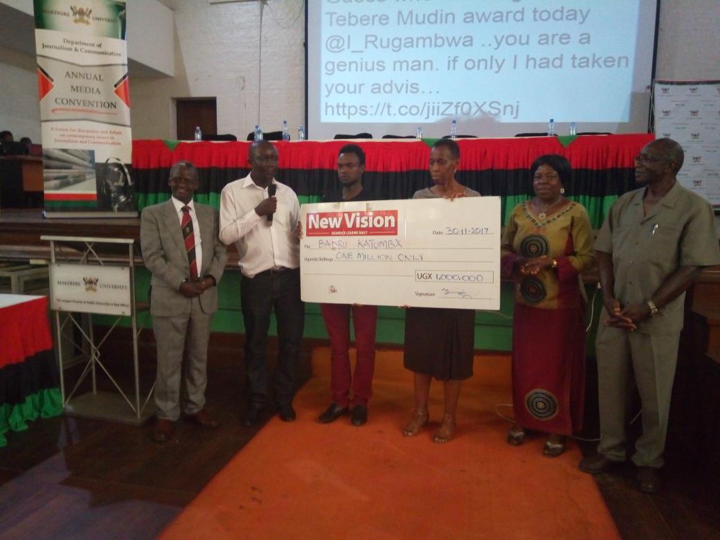 SharonMuzaki256's tweet photo. @BadruKatumba just received a big award at the Annual Media Convention. Our recent panelist at the Media Challenge Expo @IMChallengeug @MpindiAbaas . We are proud of you @MakerereU @MakerereU @KisemboAntonio @DailyMonitor . Thank you @newvisionwire for appreciating talent #AMC17 https://t.co/4Um7JD8jJw
