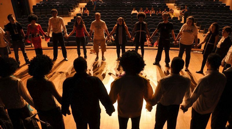 Part 2 of "What Makes #Performing Arts Possible?" by Nicki Miller <a href="/CirkusCirkor/">Cirkus Cirkör</a> <a href="/franticassembly/">Frantic Assembly</a> <a href="/OnlyChildAerial/">Only Child</a> <a href="/edfringe/">Edinburgh Festival Fringe</a> <a href="/ellie_dubois/">Ellie</a> buff.ly/2yIQsQ6