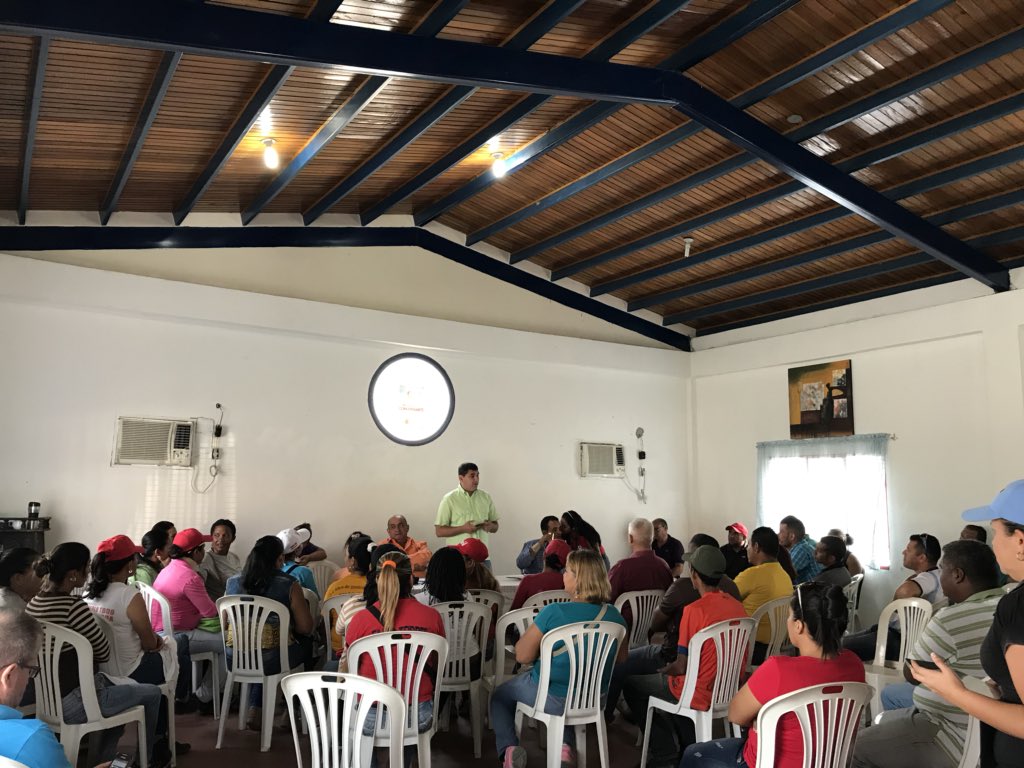 JEHYSONGUZMAN's tweet photo. Seguimos trabajando en Reunión de Planificación por el bienestar del pueblo del Municipio Julio César Salas y seguir consolidando la Revolución Bolivariana este 10 de Diciembre con Silvio Luis Torres a la Alcaldía https://t.co/YSbYm32f1T