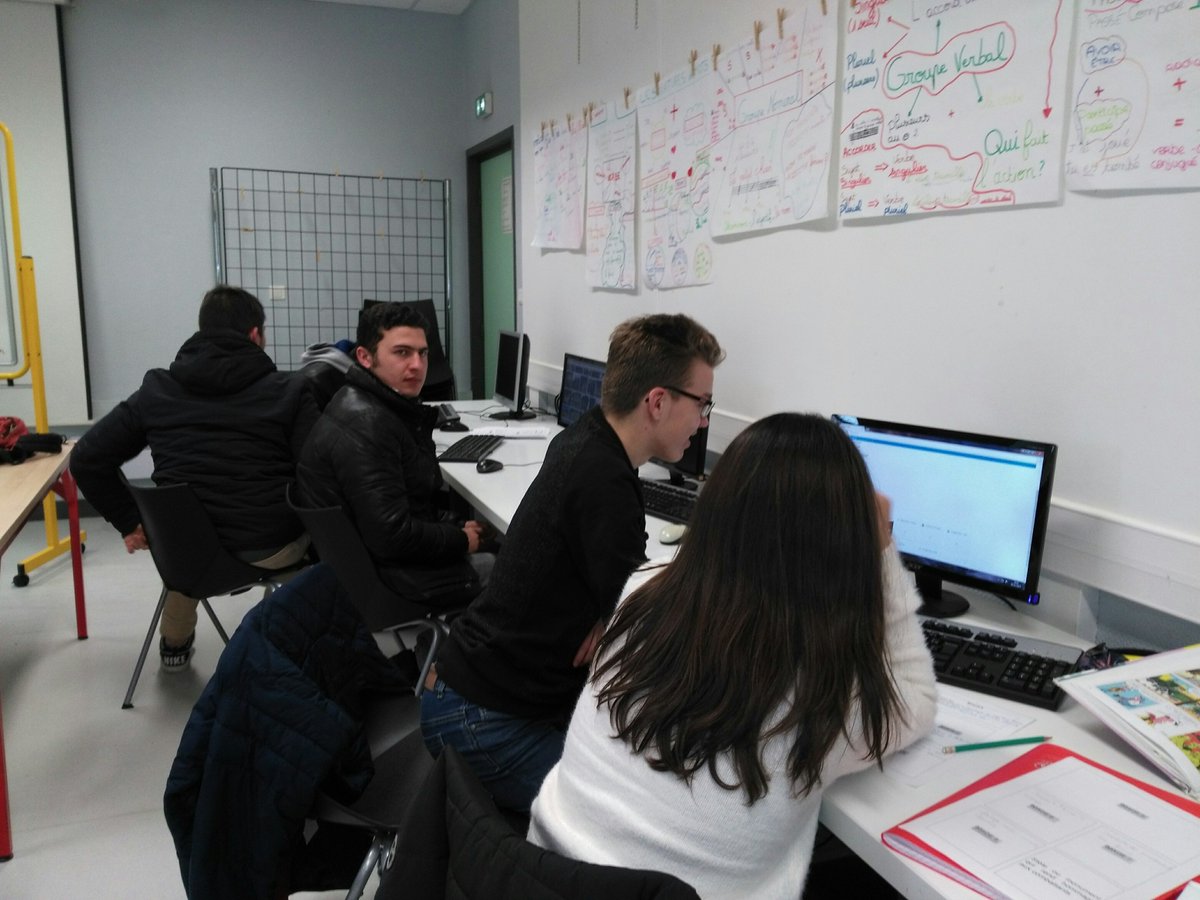 LannesMarechal's tweet photo. la classe de #3PEP travaille sur le #concours de la résistance au CDI. https://t.co/Lm1eW49ETz