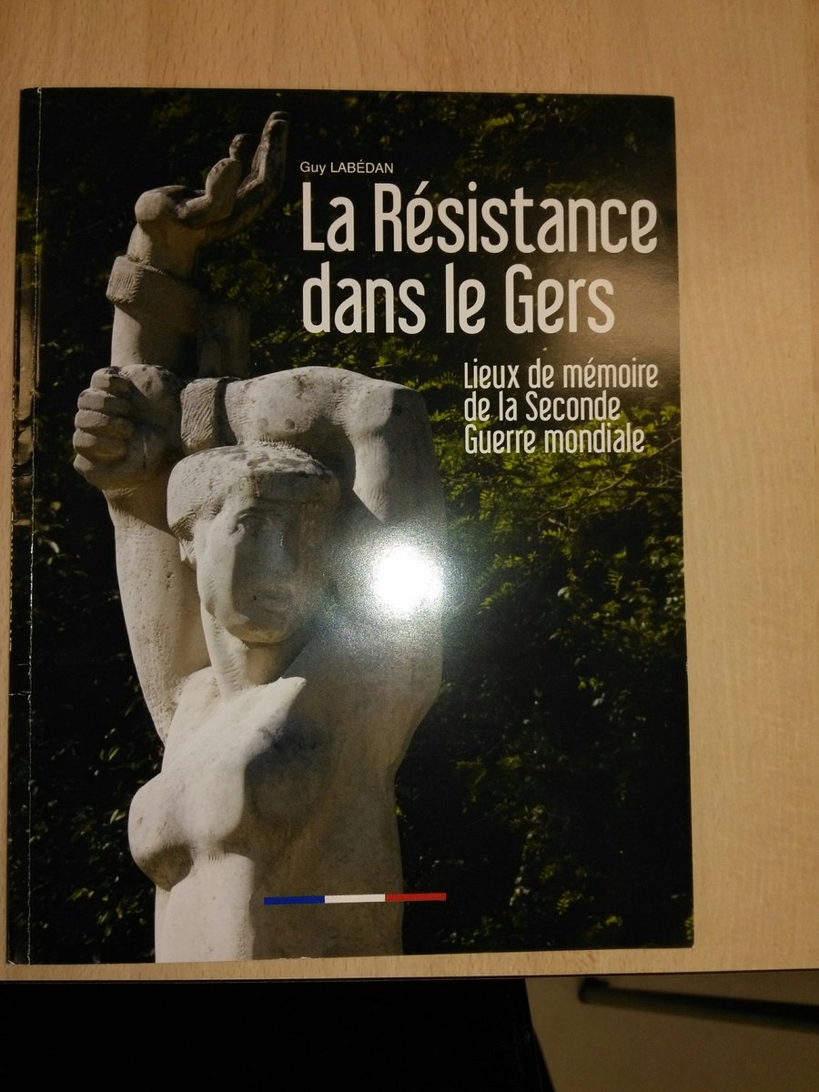 LannesMarechal's tweet photo. la classe de #3PEP travaille sur le #concours de la résistance au CDI. https://t.co/Lm1eW49ETz