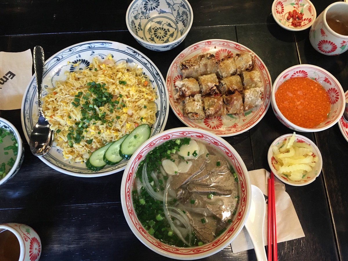 _yummyYUN_'s tweet photo. 볶음밥, 쌀국수 ,넴 
#에머이 #쌀국수 #볶음밥 #넴 https://t.co/ucqwYQdWTI