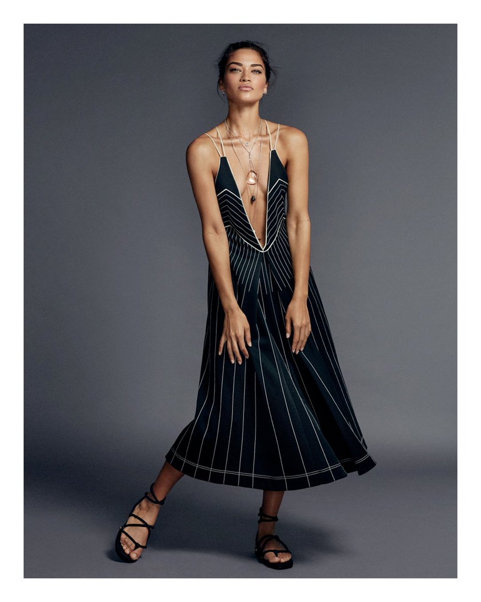 Maisonvalentino Jp على تويتر シャニーナシェイク Shaninamshaik が Vltn のドレスを着用し Elle Es のページを飾りました Valentinoeditorial T Co 9ncpo7ntbx