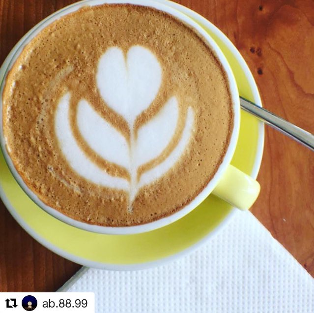 cafe_four's tweet photo. ・・・
صورة جميلة من أصدقاء المقهى
نتمنى انه استمتع ب مذاقها
-
-
-
-
#khobar_rest #morning #Bahrain_rest #bahrain_restaurants #فطور #الكورنيش #الدمام #dammam #كورنيش_الدمام #breakfast #breakfastclub #four_squares_cafe #كافيه_الشرقية #الخبر_كافيه
#قهوة_باردة #قهوة_مقطرة #تصويري https://t.co/ULw5mHObKB