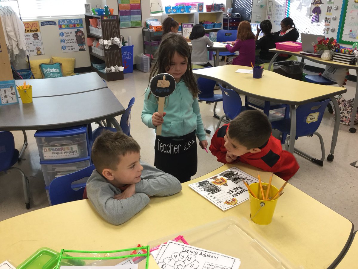 1st graders assisting their groups. #teachertoo <a href="/HawksNestSTEAM/">Hawks Nest STEAM</a>