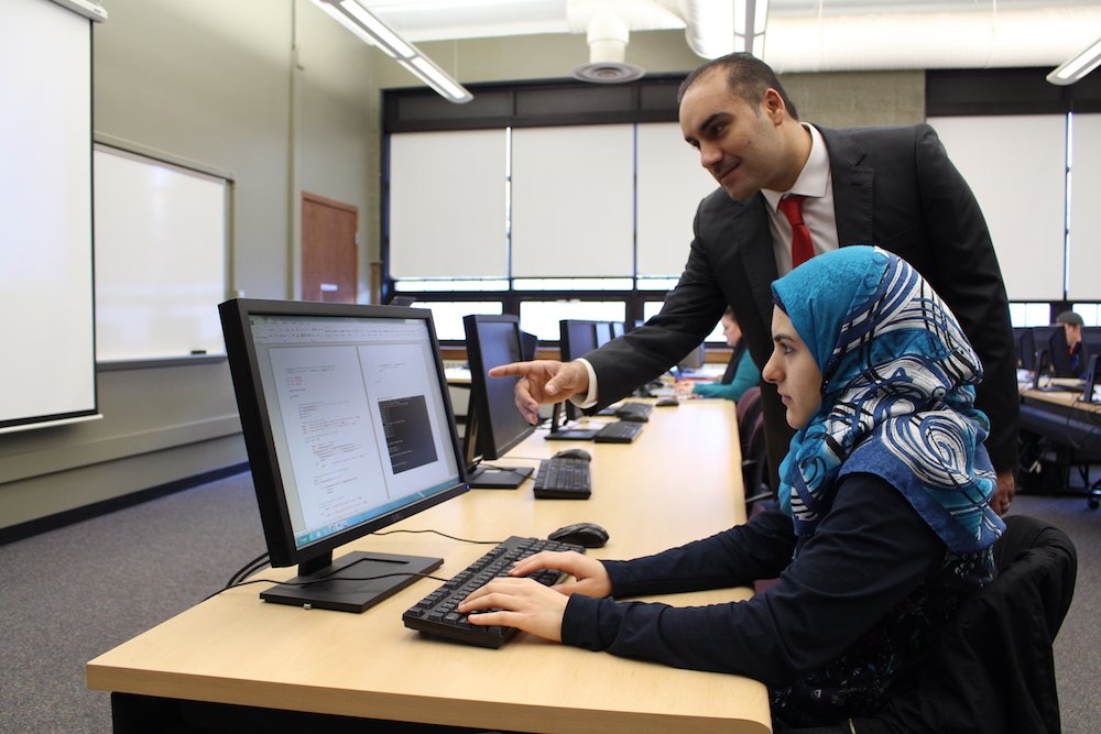 UDMces's tweet photo. #FunFridayFoto At @udmdetroit, our class are taught by professors and you'll receive the individual attention you need to succeed. #ComputerScience https://t.co/kIAGumpxkt