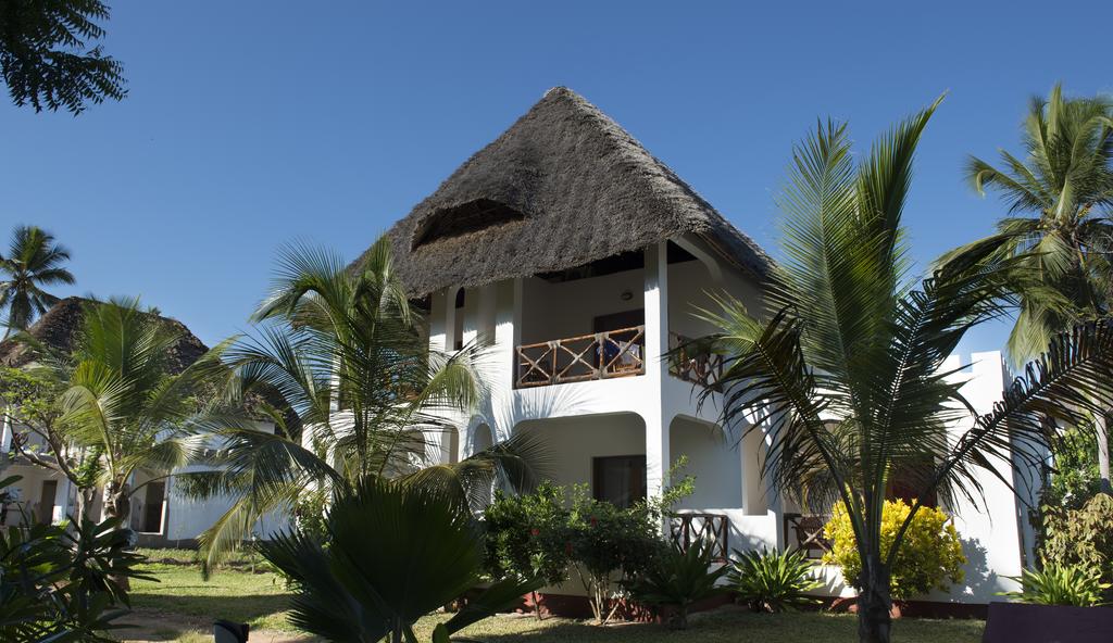 zanziplanetours's tweet photo. Save up to 35% on an Upscale stay at #UroaBayHotel, 🇹🇿#Zanzibar for as low as $ 635pp, Kids stay FREE +Free Upgrades.
https://t.co/8BfwUf68SP | zanziplanet@gmail.com | info@zanziplanet.com - +255 776 334 407 - +255 777 180 416 https://t.co/ipVI6befAY
