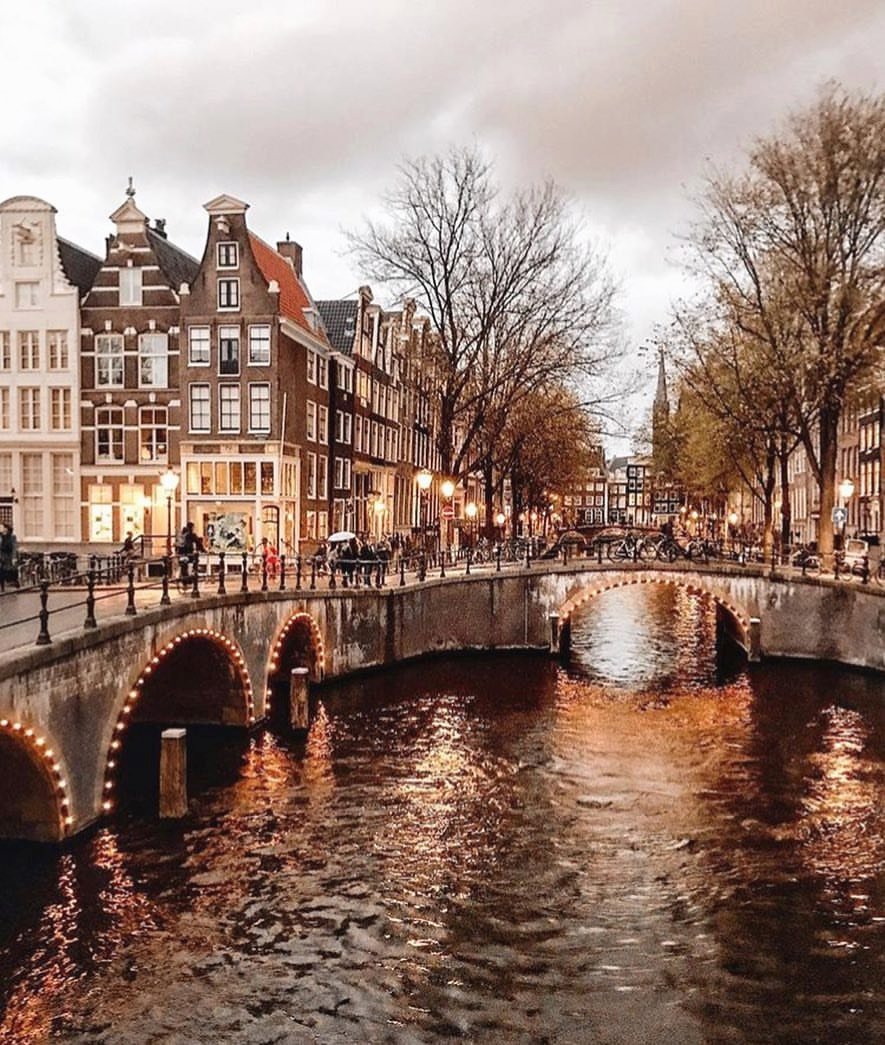 waistedangels's tweet photo. I just wanna see the light ✨✨ Photo by #WHIHeart #amsterdam #canals • https://t.co/bAnyXLu8p1