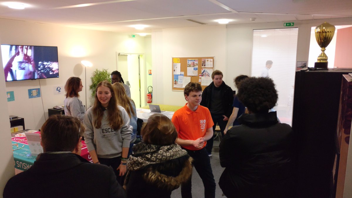 WebTech_Inst's tweet photo. Hier a eu lieu la première journée #PortesOuvertes de l'année pour le campus de @WebTech_Inst Paris. Au programme : présentation de l'école et des cursus. #WebTechInstitute #Ambassadors ✌️💪 https://t.co/3AFEDq0Kt0