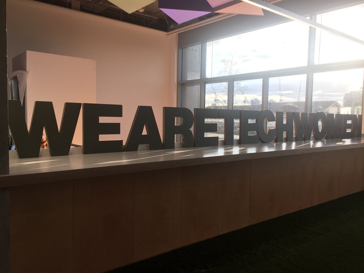 ZoeRBuckland's tweet photo. Fascinating to hear how BP is harnessing big data to track oil carriers and dynamically price oil #BPDigitalEnergy #WeAreTechWomen https://t.co/jOu9mGMtPJ
