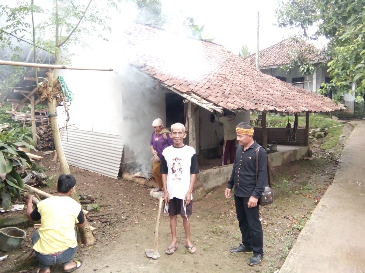 wanawali's tweet photo. keg. Rutilahu d @wanawali @KecCibatu bantuan hibah provinsi jawa barat..rumah bpk husen rt 09 https://t.co/9GwWVPlDfl