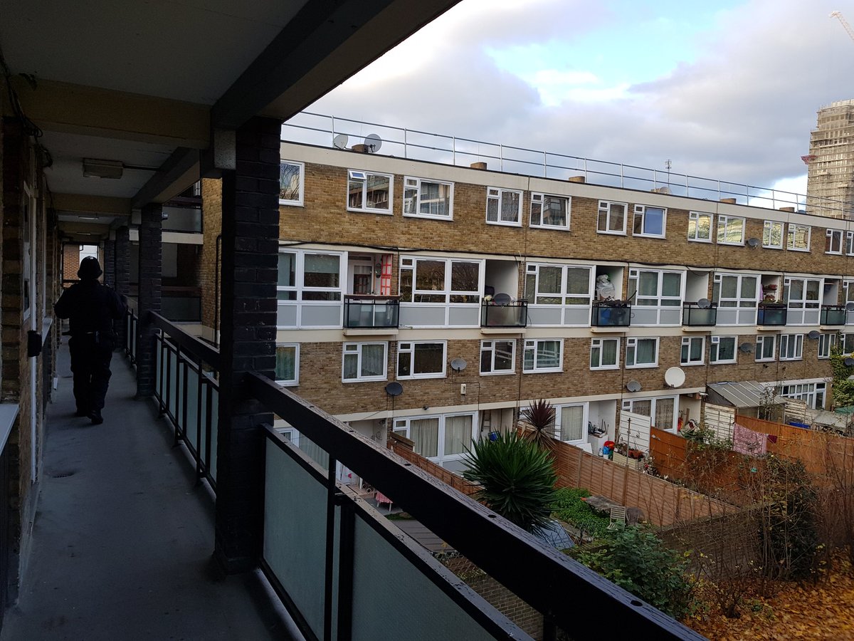MPSBoroughBank's tweet photo. Now patrolling the Gaywood Estate @PoomanHouse #NewmanHouse #ProspectHouse #WardPromise https://t.co/dEUWaBJQMp