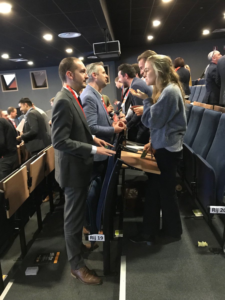 kmoconnected's tweet image. En ineens staat iedereen rond je recht :-) Saai is het zeker niet met @CyrielKortleven #kcd17