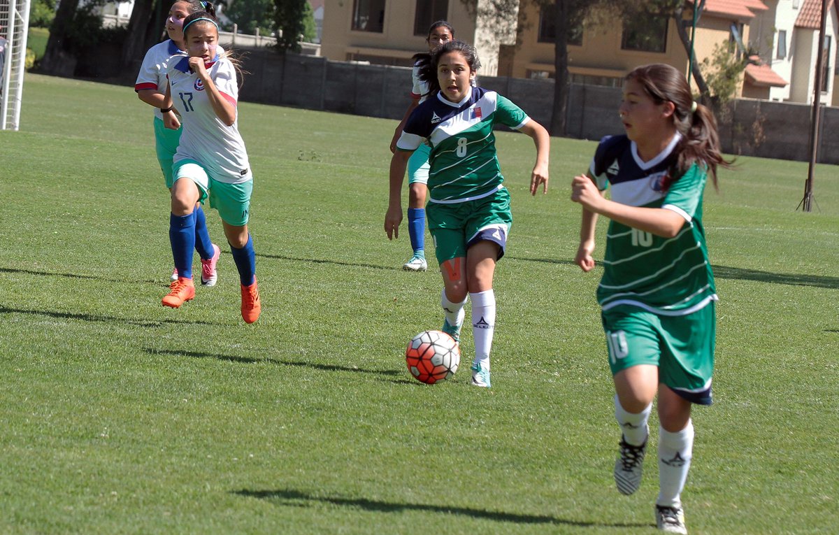 INDChileOficial's tweet photo. COMENZÓ 2° TIEMPO/ Liceo Valentín Letelier de Linares vence 1-0 a Arica College en el partido por el oro y los pasajes al sudamericano del nacional de fútbol damas sub 14 de los #JDE2017 https://t.co/2IPTEHKQ0m