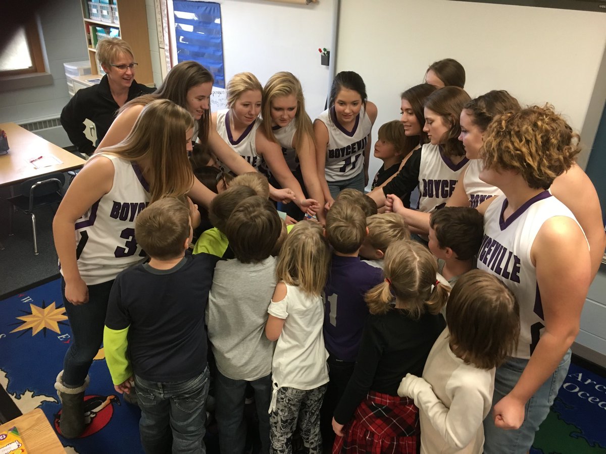 BCSD_NickKaiser's tweet photo. Varsity girls basketball team visited TCE today to promote Youth Basketball Night!
Event starts at 5:00 p.m. in the HS commons. https://t.co/Ek304i05p3