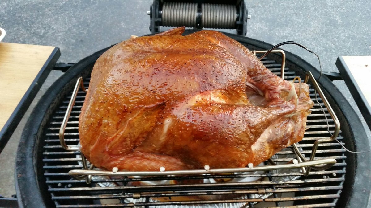 Did you grill a turkey for Thanksgiving? It’s never too late to try! check our Saffire Grill Co. owner Steve Benson grilled the perfect turkey. #kamado #grilling #smoker