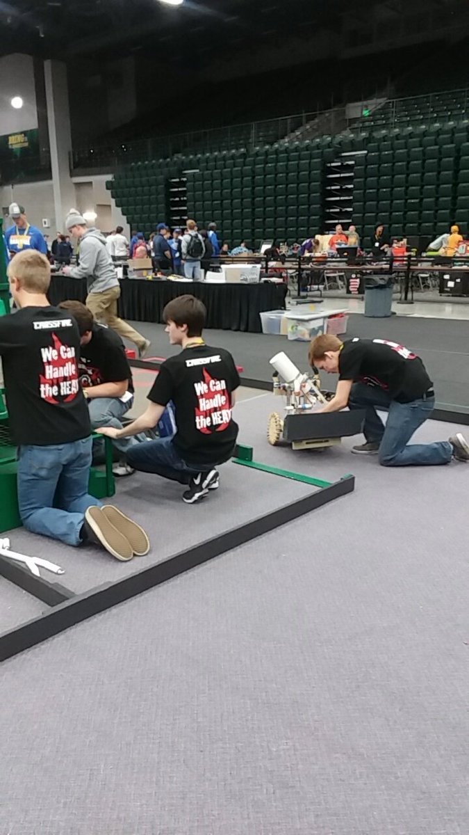 breckrobotics's tweet photo. Practicing for the competition tomorrow!
#bisonbest #BESTRobotics #bestrobotics2017 #breckrobotics #robotics https://t.co/72INCmtSpB