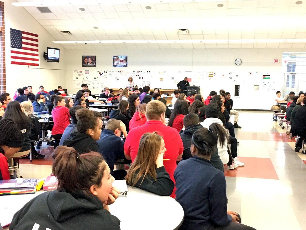 PCLSdistrict's tweet photo. Heritage Middle School 8th graders had 5 guest speakers from Spain, Costa Rica, Mexico &amp; Jordan to discuss living as immigrates in the US. As part of a summative assessment, students will write an essay about how immigrates can acclimate to a new country. https://t.co/gpq3Bk8tUo