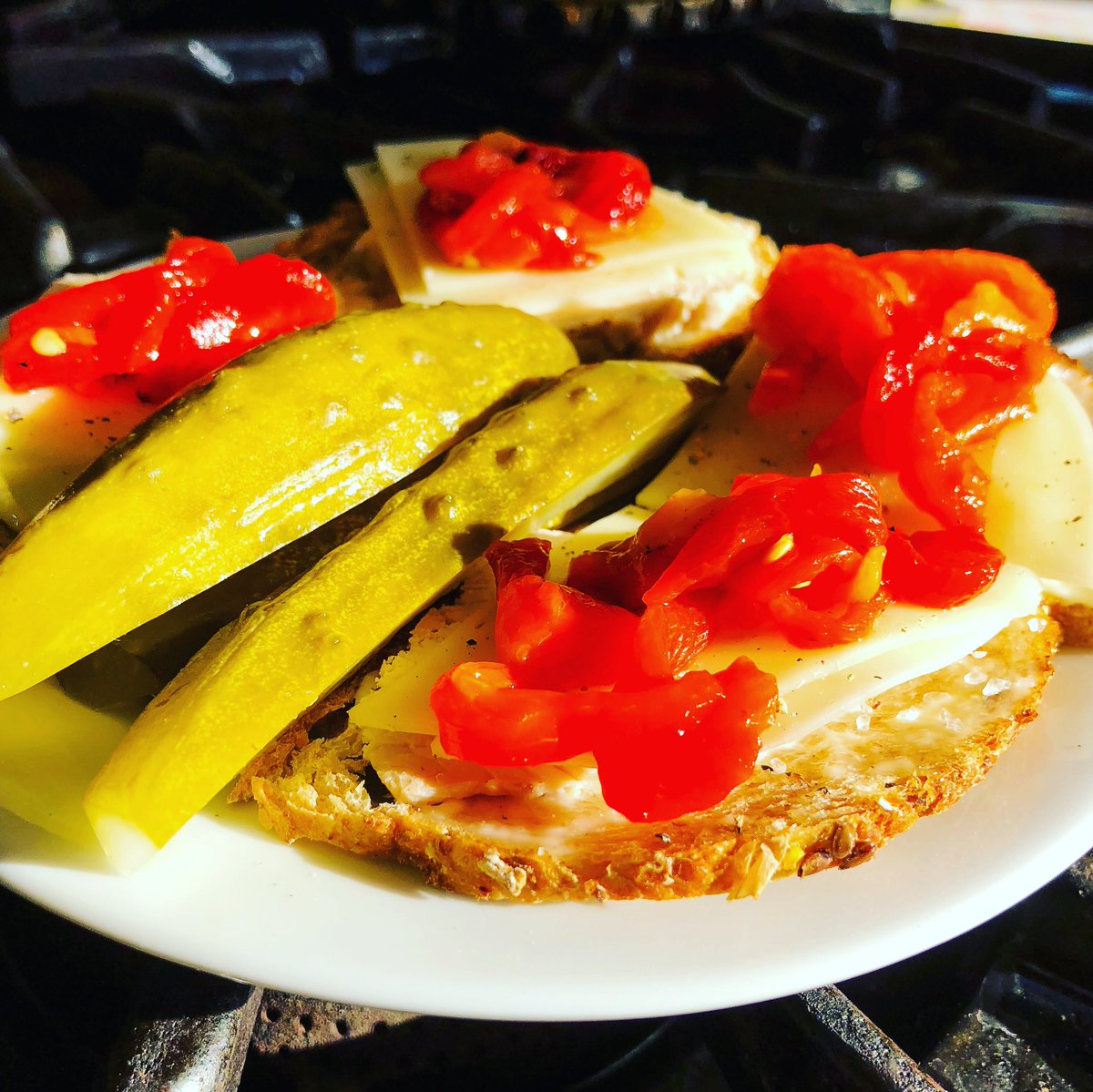 davidjlatt's tweet photo. Another after #Thanksgiving #meal. #turkey with #provlone #cheese #mayo #charred #redpeppers on #7grain #bread &amp; a #kosher #dill #pickle. #iphonex #food #foodie #healthyfood #healthylifestyle #foodphoto https://t.co/DHyhC21mEe