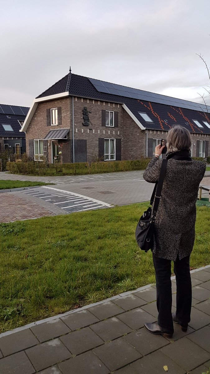 HoekstraArend's tweet photo. Geslaagde afsluiting wijkaanpak Schieringen Zuid, Leeuwarden. Realisatie v 58 ggb won e-neutraal en 92 app all-electric, dankzij plezierige samenwerking met de betrokken partijen. https://t.co/0MWMKvyoq3