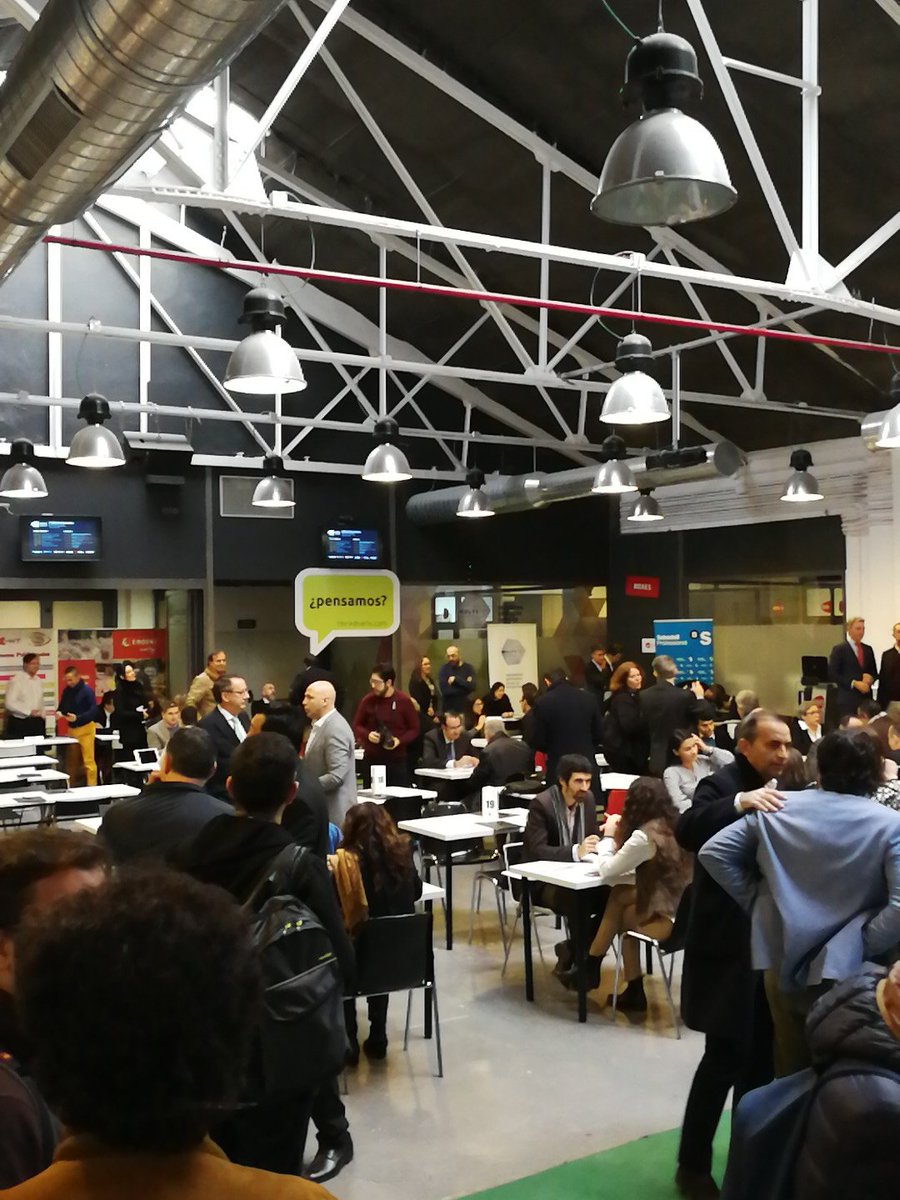 Hoy hemos estado en el #EncuentroComercialAJE con <a href="/TodoNetworking/">todonetworking</a> <a href="/ACBabogados/">ACB Abogados Consumo y Banca</a> <a href="/3LinguaBiz/">3lingua languages</a> <a href="/tuAppbogado/">tuAppbogado</a> <a href="/AJA_Madrid/">AJA-Madrid</a> @networkingMad <a href="/cptrueno/">Juan Pedro</a> y cientos de empresas haciendo #Networking en el <a href="/GarAJE_Madrid/">GarAJE</a>. Hacer cosas nuevas para obtener resultados nuevos. #empresavisible