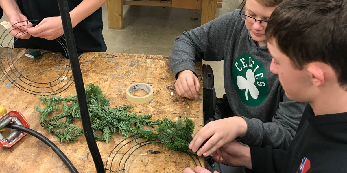 ChickahominyMS's tweet image. Chargers are busy making holiday preparations. Students in Agriscience worked together to create wreaths today. #almostdecember