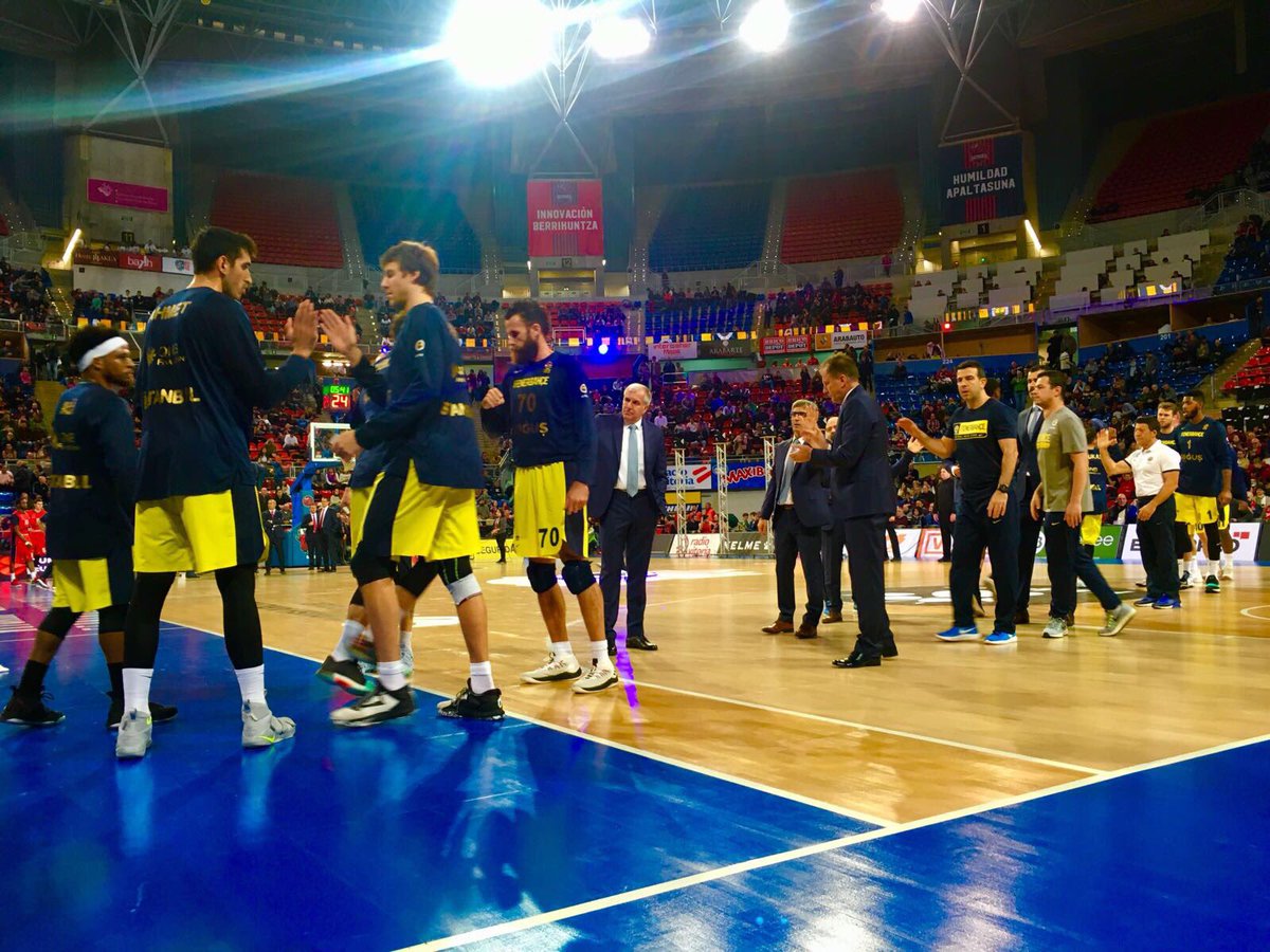 FBBasketbol's tweet photo. Mücadelenin başlamasına dakikalar kaldı. Başarılar Fenerbahçe Doğuş! #NeverEnough #GameON https://t.co/y2UI08FsCF