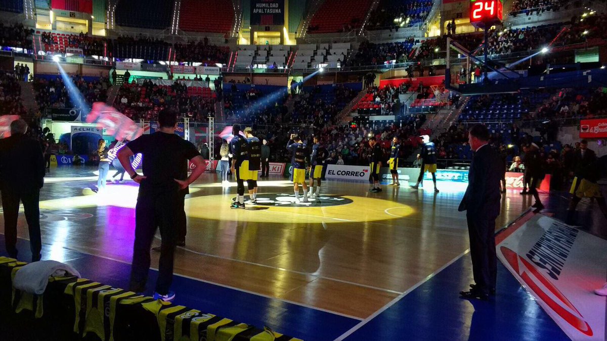 FBBasketbol's tweet photo. Mücadelenin başlamasına dakikalar kaldı. Başarılar Fenerbahçe Doğuş! #NeverEnough #GameON https://t.co/y2UI08FsCF