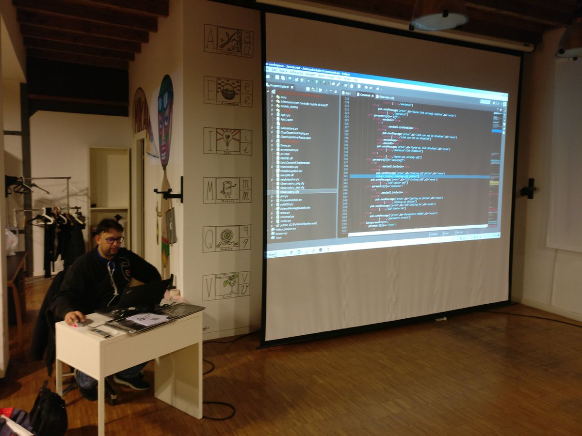 PythonMilano's tweet photo. Ed ora Nicola ci mostra il codice con cui controlla il telescopio, ad oltre 400 km di distanza. https://t.co/ZB5SuBCY8e
