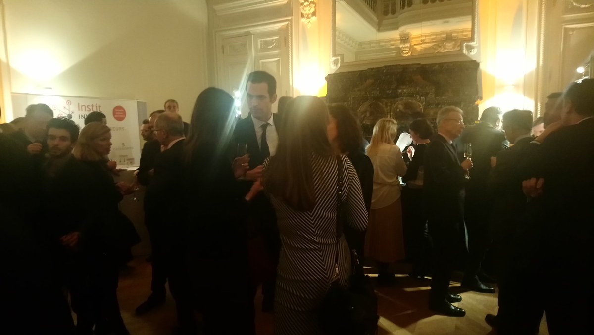 CouronnesInstit's tweet photo. Place au cocktail des #Couronnes2017. Belle soirée à tous. https://t.co/k4rzERtpk3