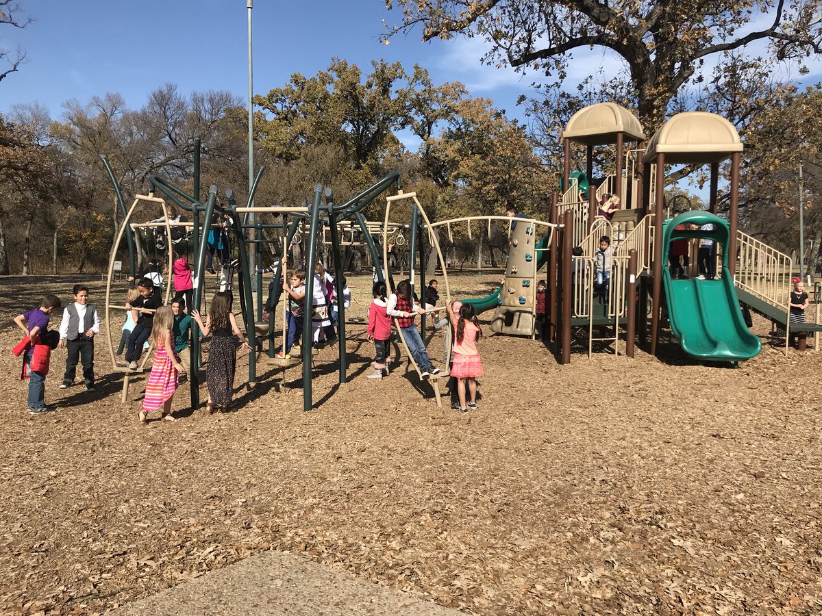 wrightinkeller's tweet photo. Beautiful day to play at the park! #fieldtripsrock https://t.co/55iUDN0cvf